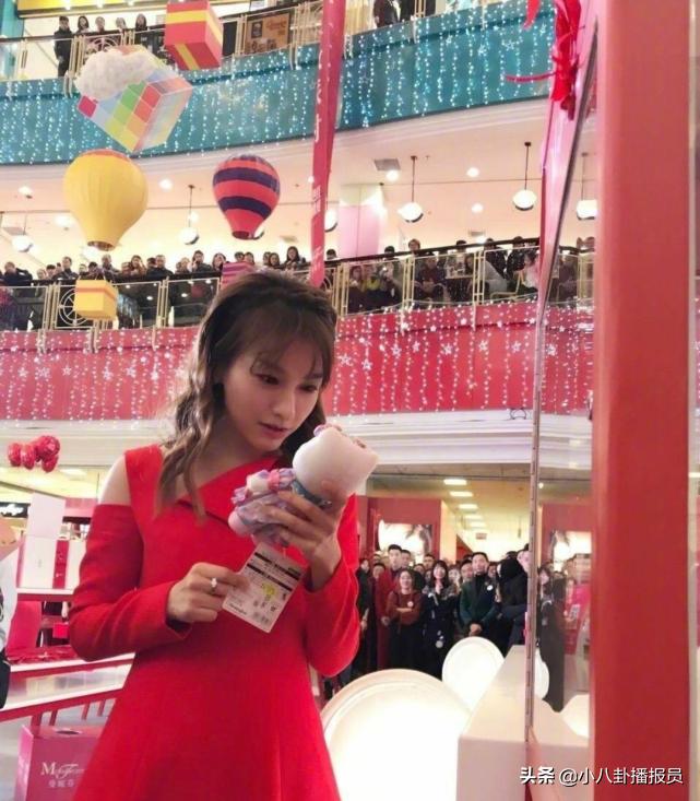 吴昕收朱一龙粉丝礼物 (吴昕朱一龙应援礼)