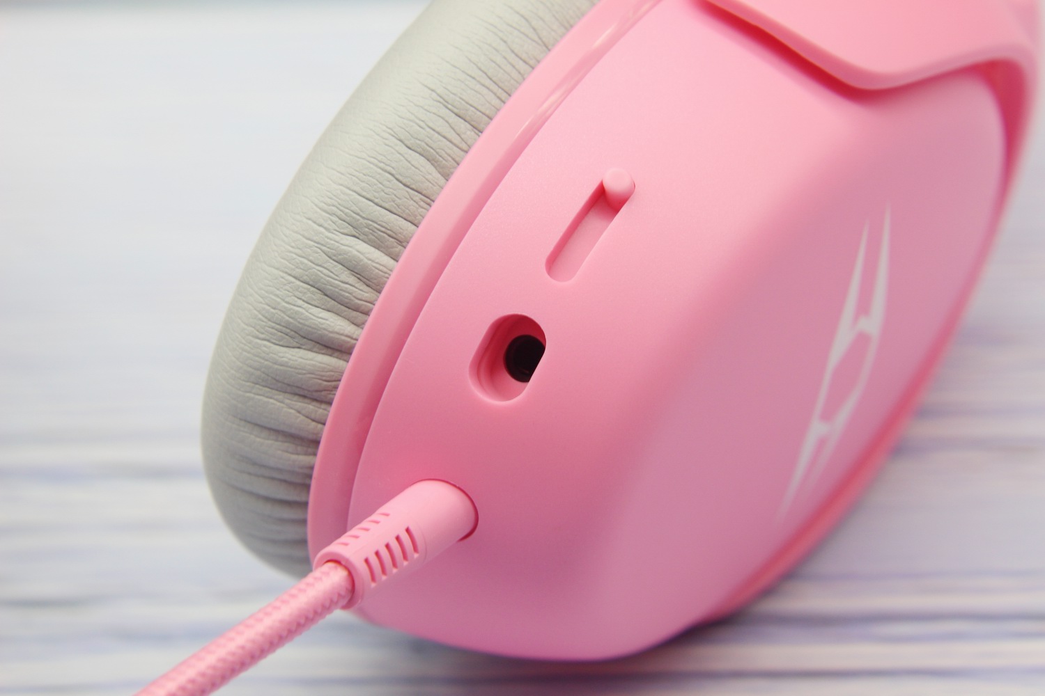 机甲风挂耳式电竞游戏耳机推荐,颜值好性能又好的游戏耳机