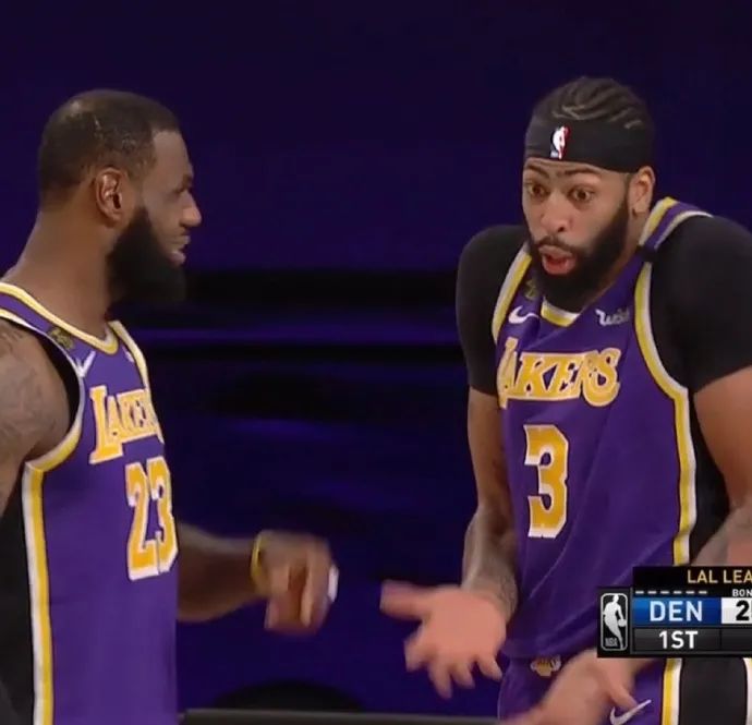 詹姆斯砍下16+10+8,詹姆斯40+18+9比赛回顾