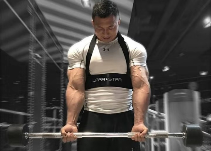 肱二头肌短头怎么练饱满,手臂太细了怎么练粗肱二头肌