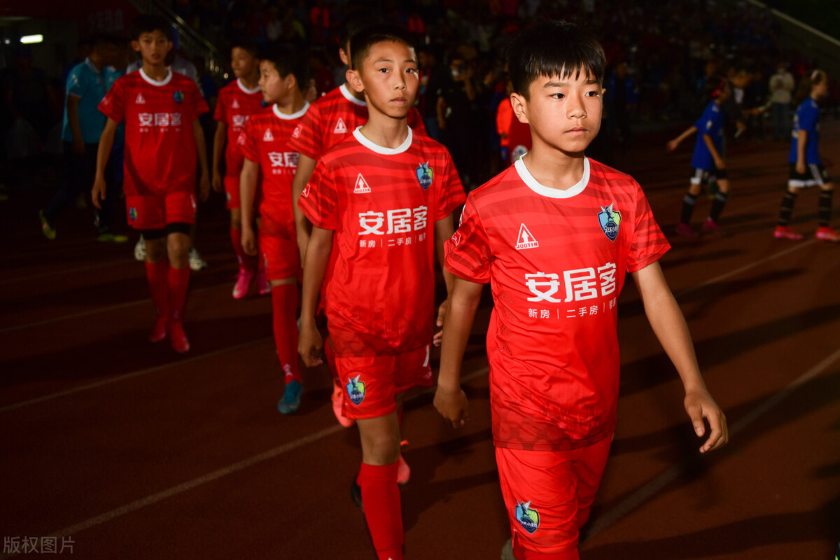 徐根宝青训和董路足球小将,董路超越徐根宝