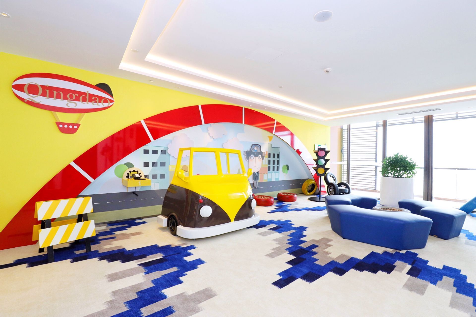 人鱼公主、汽车人伴孩子入睡，青岛首家自创IP沉浸式家庭亲子酒店开业