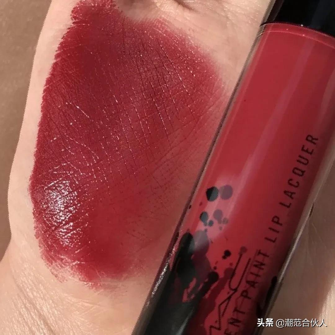 李佳琦omg这个产品也太好用了吧,李佳琦被称为美妆界的代名词