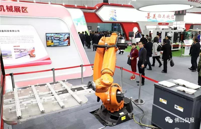 没想到，珠洽会上的机器人“样样精通”！看完觉得自己快失业了