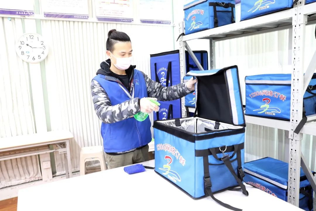 疫情期间火车上提供饭菜吗,疫情期间在火车买东西吃