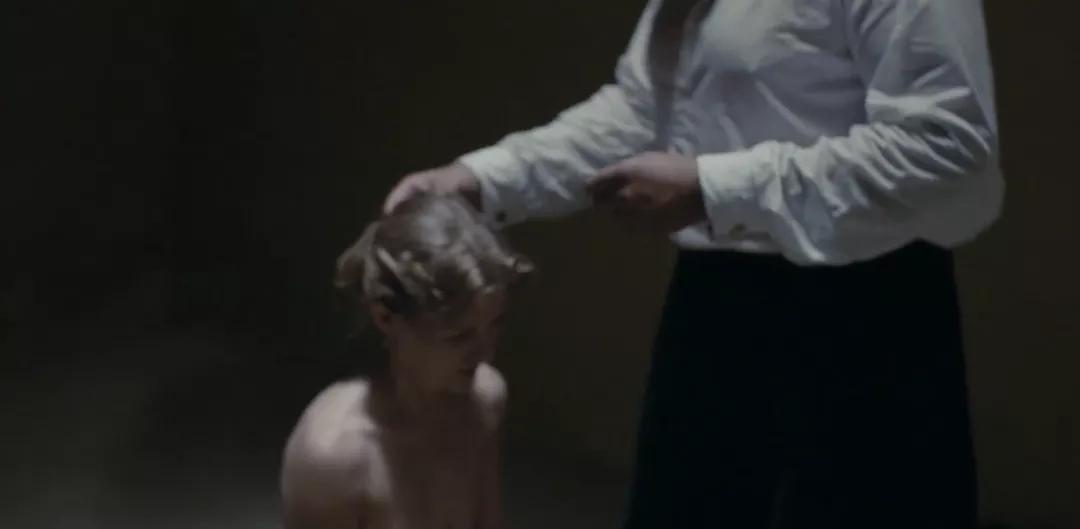 一部震惊世界的片子,5个细节揭示这部电影隐藏的真相