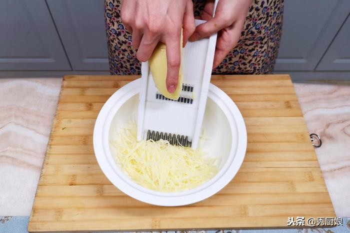 不用水不用油的鸡蛋饼做法,不加白糖做鸡蛋饼