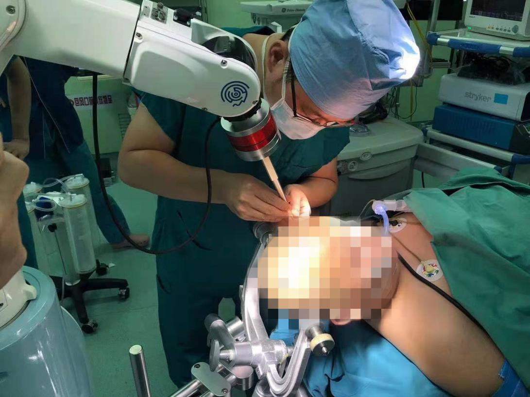 哈医大二院机器人,哈医大二院机器人手术