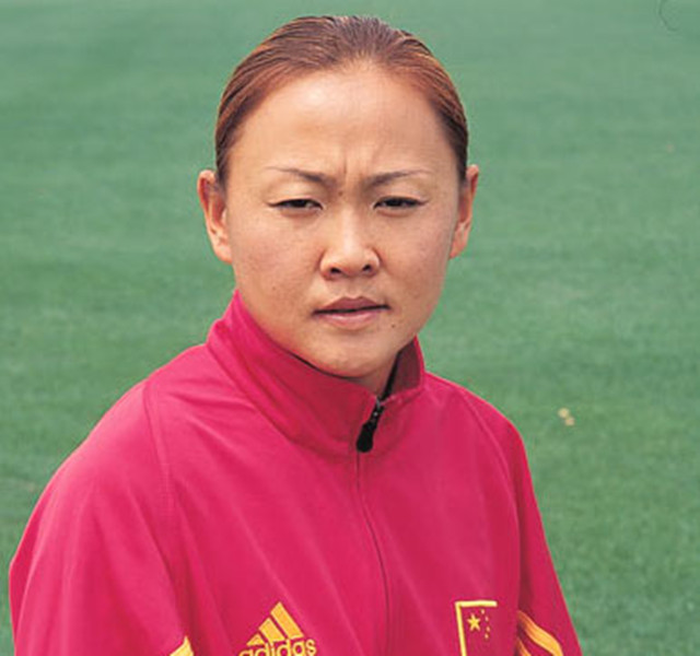 中国女足脱球衣庆祝名场面,女足腹肌秒杀男足