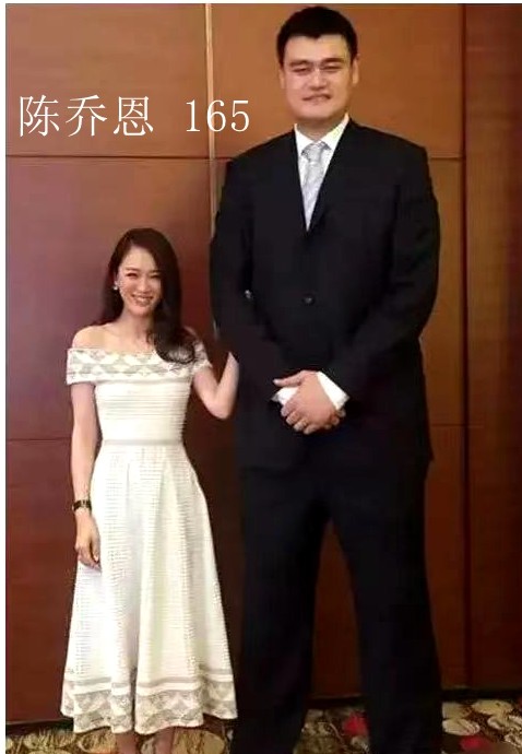 姚明与女儿姚沁蕾最近打球视频,姚明12周岁的女儿姚沁蕾身高