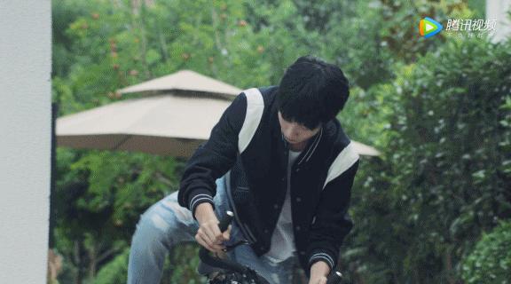 敢买戚薇牌机器人吗?专门拆散别人家庭的那种