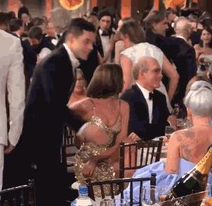 ladygaga安妮海瑟薇,安妮海瑟薇prada红毯