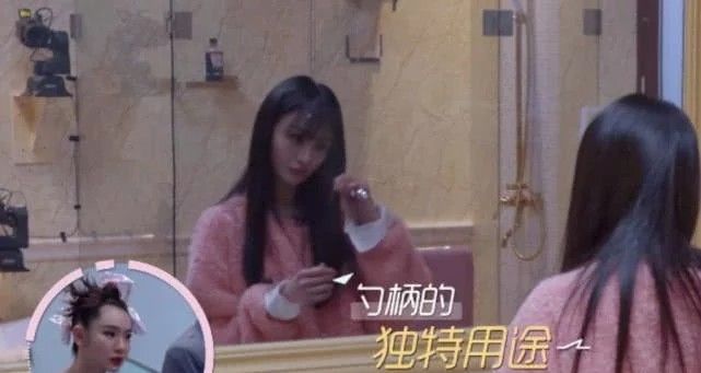 郑爽的“勺子瘦脸法”火了！看她具体怎样操作，手残*党**也学会了！