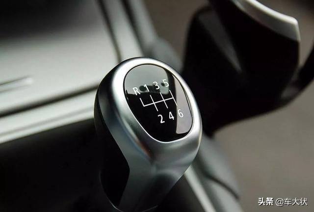 如何避免手动挡换挡顿挫感,手动挡换挡技巧顿挫感