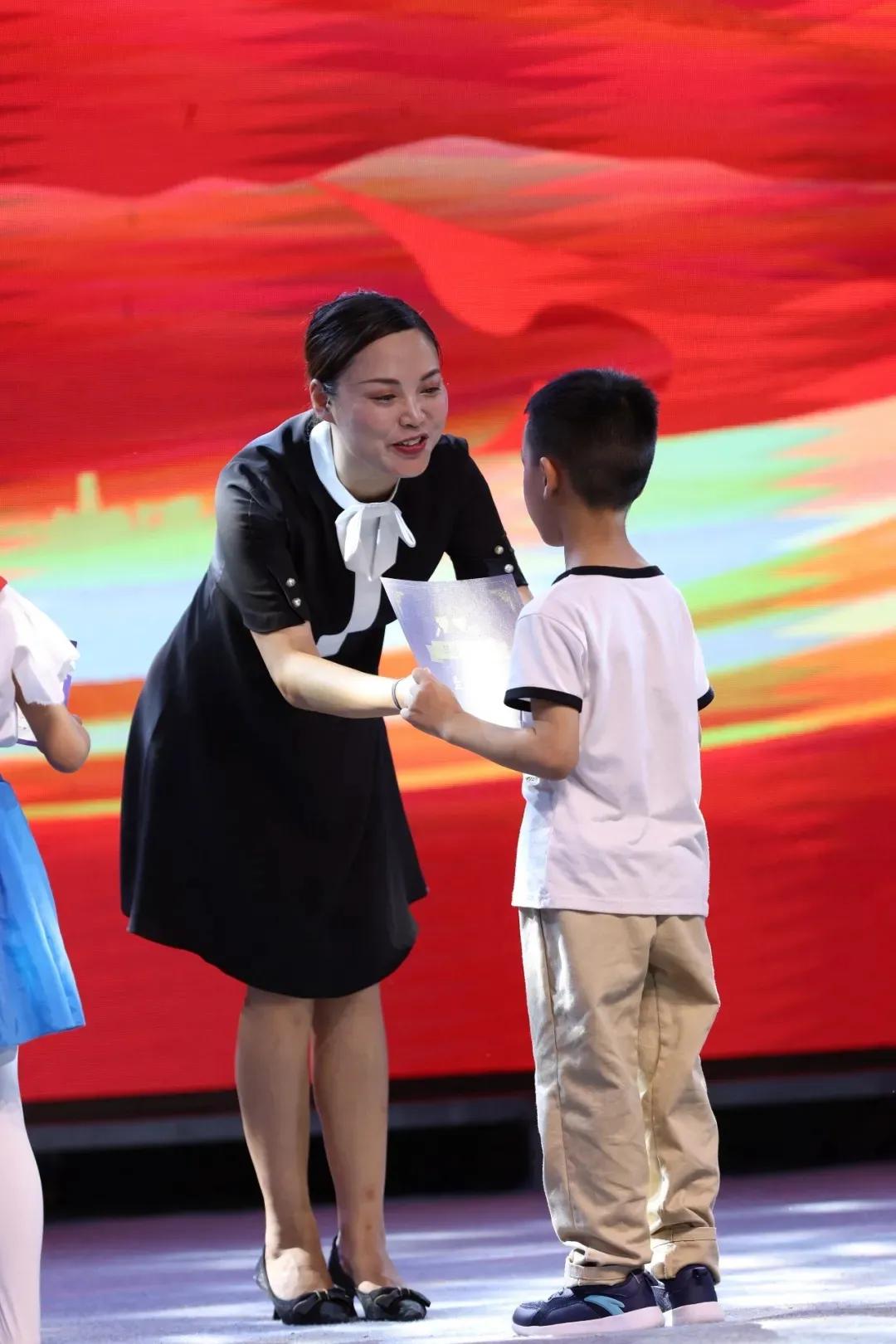 剑阁县鼓楼幼儿园庆祝中国*产党共**成立100周年暨毕业典礼文艺汇演