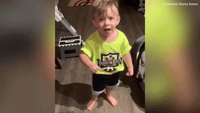 2岁宝宝发脾气视频,妈妈对孩子发飙的视频