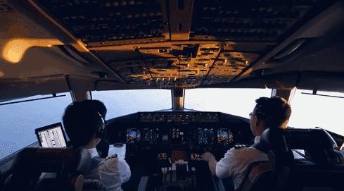 飞行员就业难,飞行员就业的前景如何