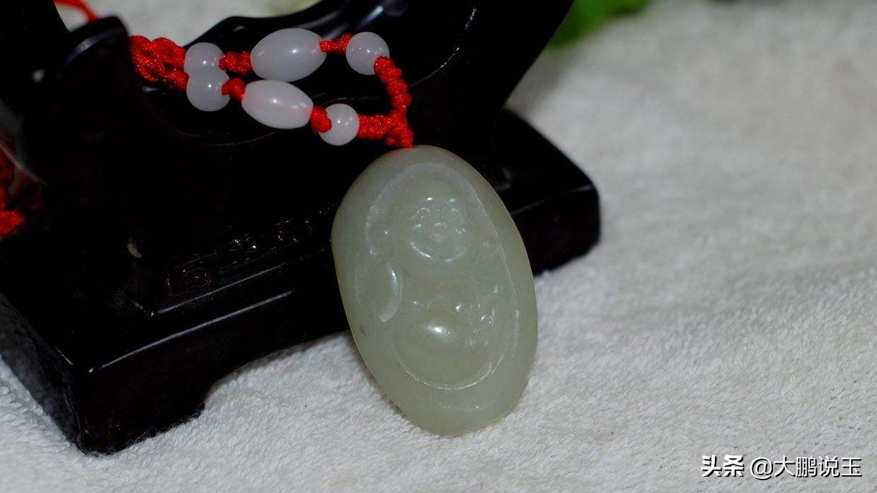 大鹏说玉石价格,和田玉白玉为啥有亮闪闪的晶体