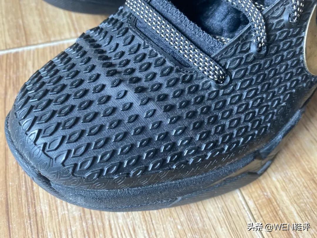 回顾科比上脚的10代战靴,生命的礼赞科比瓦妮莎