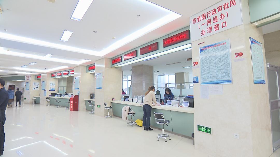 本市大力推动政务服务一网通办,政务服务一网通办百姓办事更方便