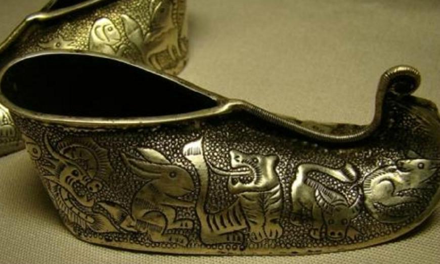 古人穿的鞋子为什么总是翘起来,古人鞋尖向上翘会影响脚弓吗