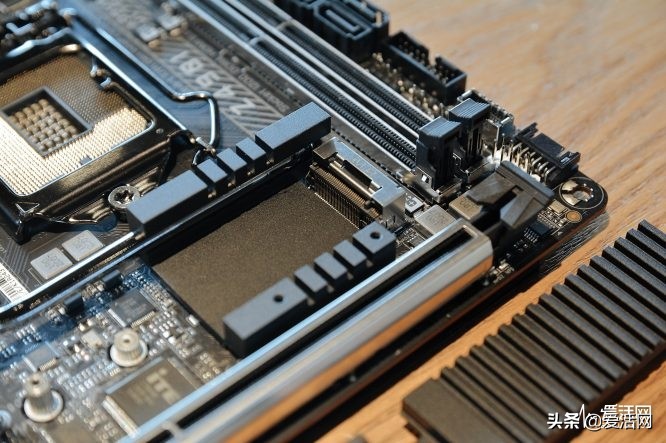 mini-ITX主板该怎么做成旗舰？来看看技嘉Z490IAORUSULTRA