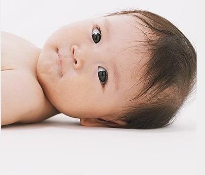 新生儿长奶藓了怎么办？新手爸妈别着急，4招护理轻松解决！