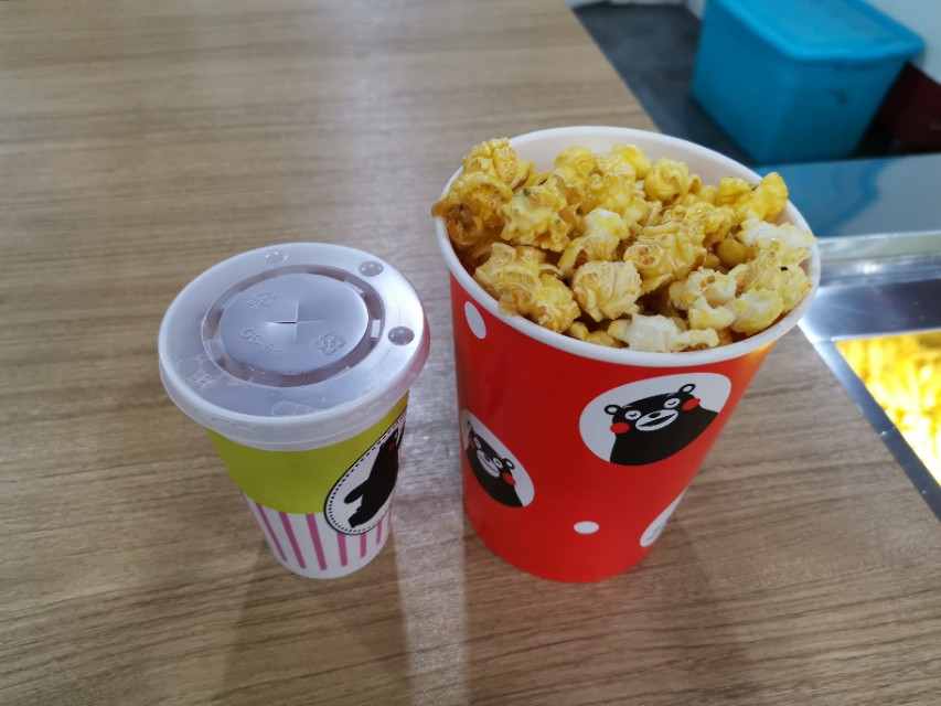 今天上午去樱花理发店剪头发，吃个盖饭，看个免费的电影