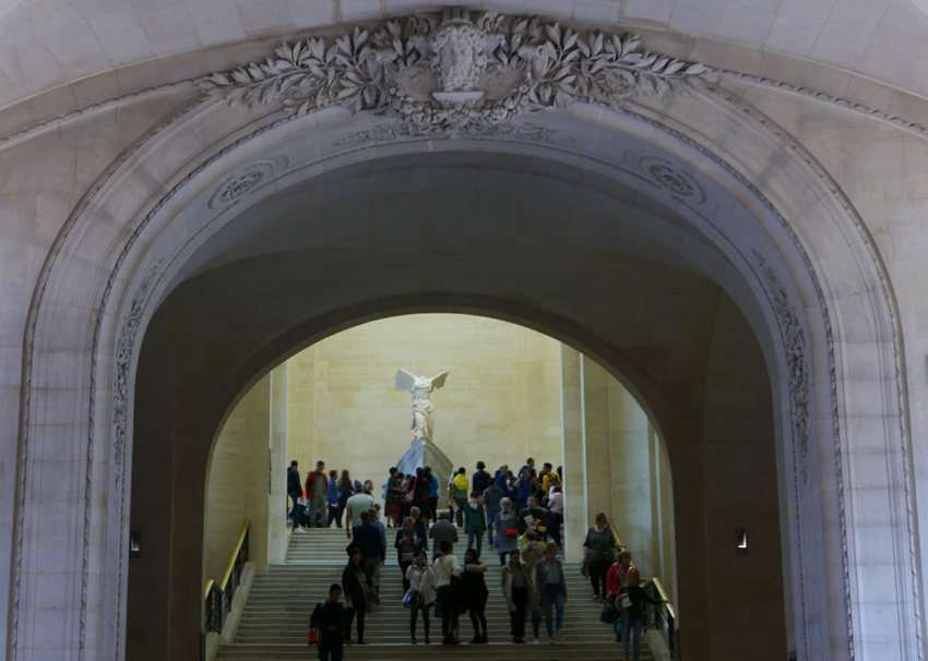 游读西方艺术（１）卢浮宫的《萨莫色雷斯胜利女神》也叫“Nike”