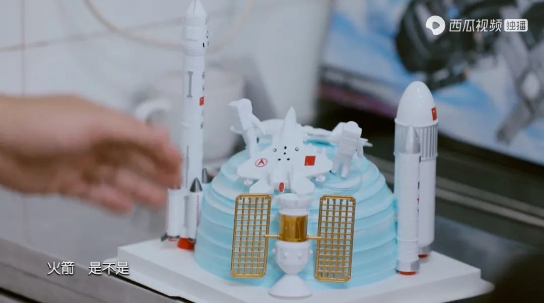 这国产「超级英雄」，我给满分，一点不虚