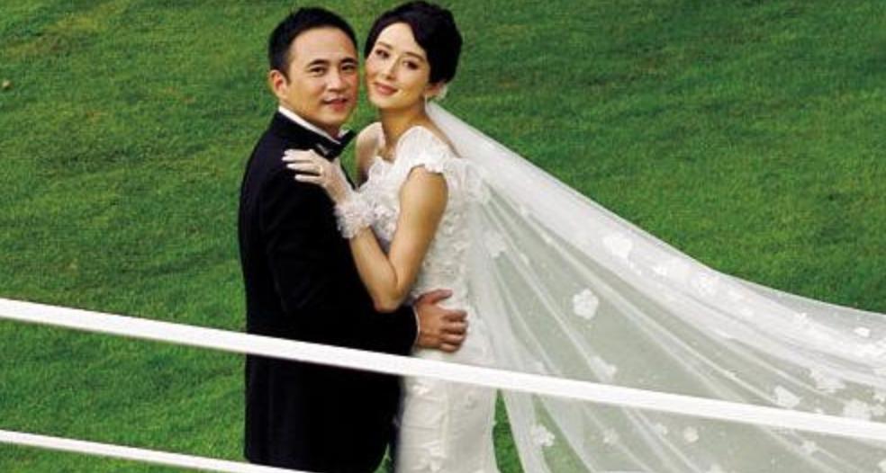 胡静与丈夫差几岁,揭秘胡静嫁入豪门真实内幕