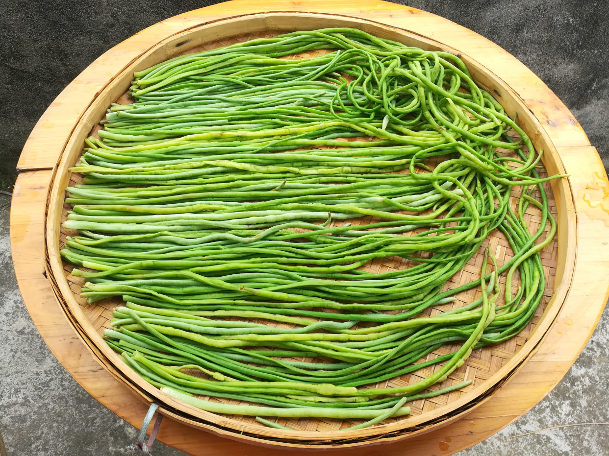 青菜晒干下饭菜,蔬菜焯水晾晒做成下饭菜