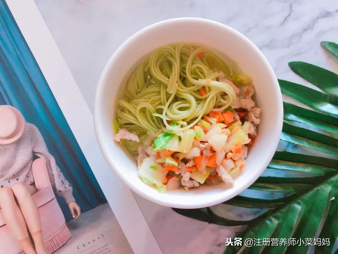 三分钟做一碗香喷喷的面条,简单早餐面条10分钟搞定适合小孩