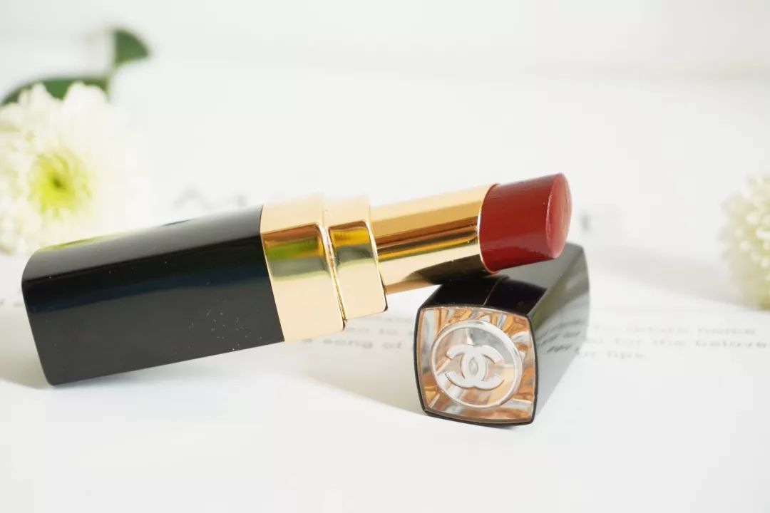 早就该买美容仪、水之密语、大宝天天见，本月爱用让你嗨皮又逆龄