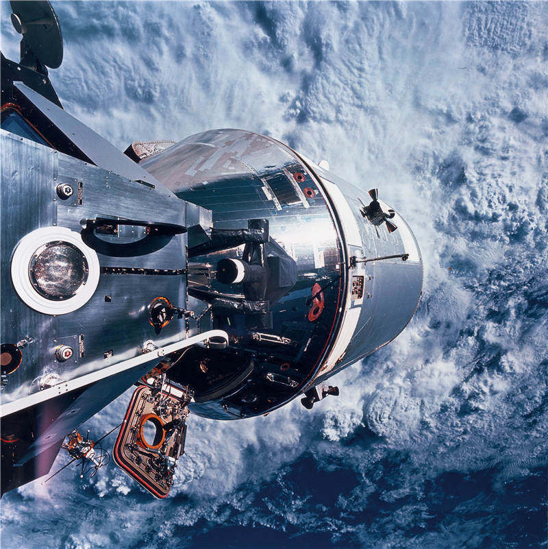 从“阿波罗1号”全体乘员牺牲，到实现20世纪最伟大成就之一，人类登月50年，从悲剧到传奇