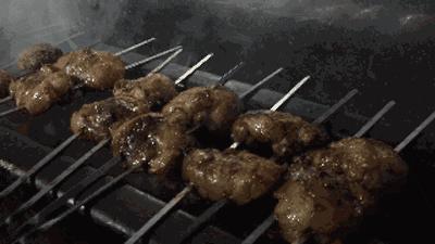 关于灰太狼与喜羊羊的照片漫画版,灰太狼占了喜羊羊多少便宜漫画