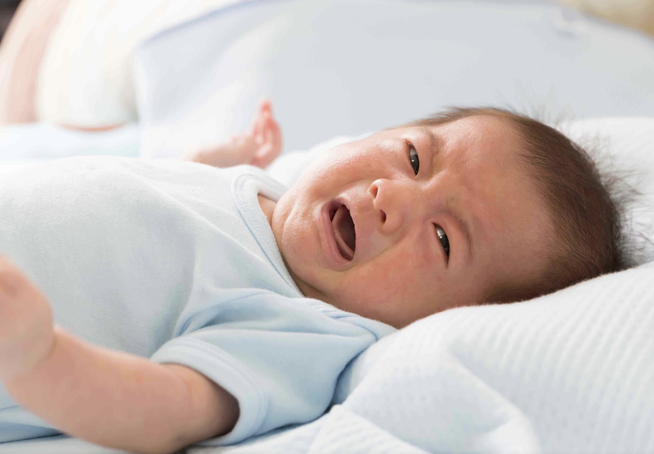 不小心把502胶水滴到眼睛怎么样,宝宝误拿502胶水滴眼睛怎么办