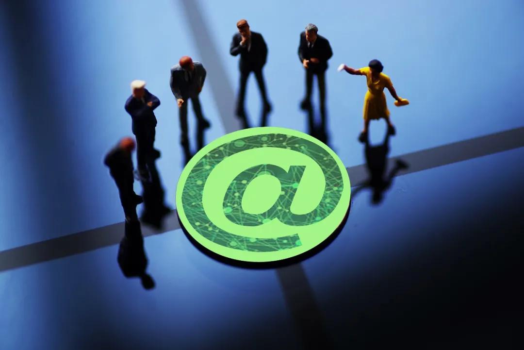 公关送墓地求删稿、粉丝狂发诱惑照...聊聊新媒体人那些奇葩遭遇