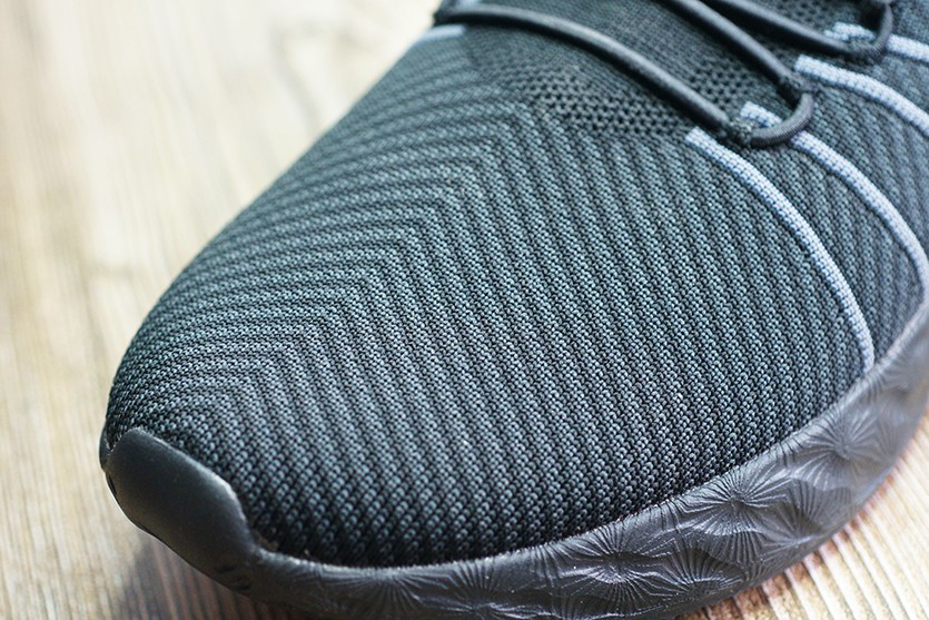 不怕脏，不怕水，还很轻！OneMix小黑鞋评测