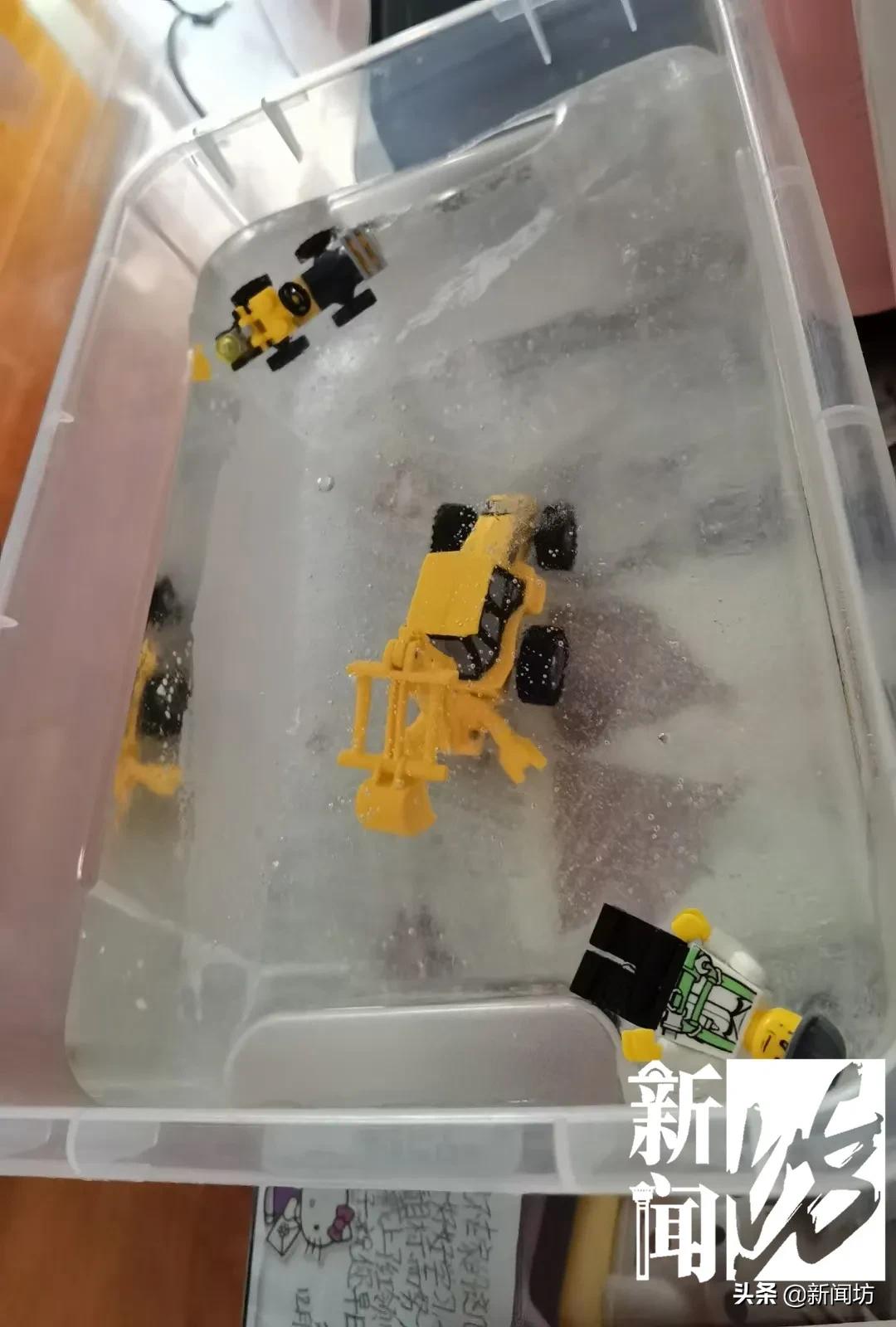 乐极生悲？上海人都开始练冰上运动了，但有人落水，有人撞断消防栓…