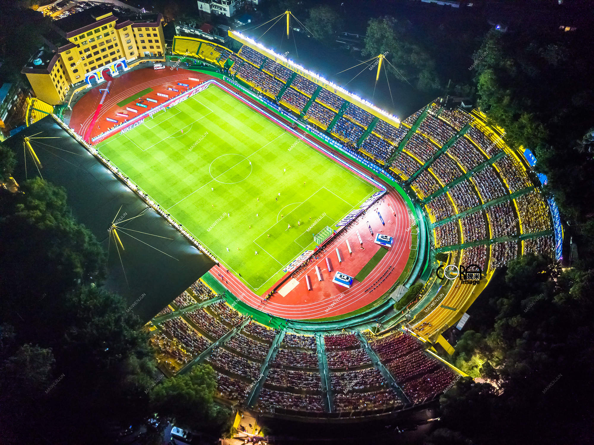 广州富力越秀山体育场,广州富力越秀山视频