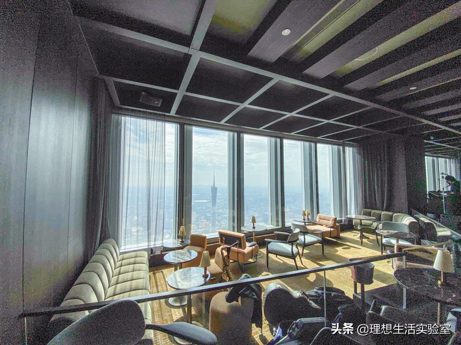 住在广州瑰丽酒店看外面风景,广州瑰丽酒店看到整个广州夜景