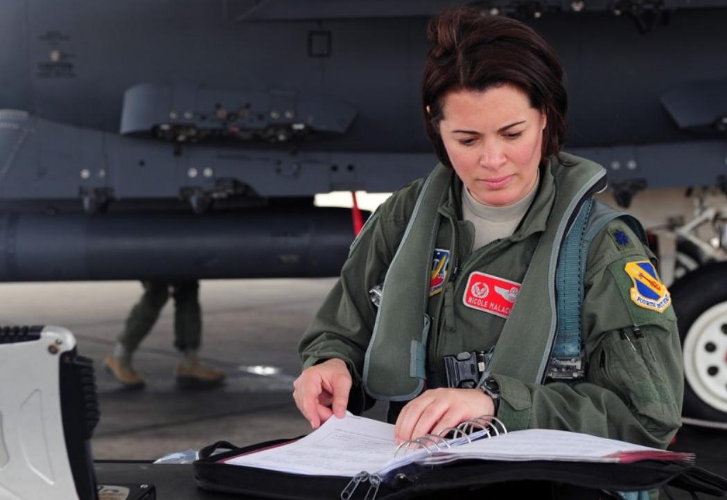 美籍机长金贝丽还在祥鹏航空吗,金贝丽退休了吗