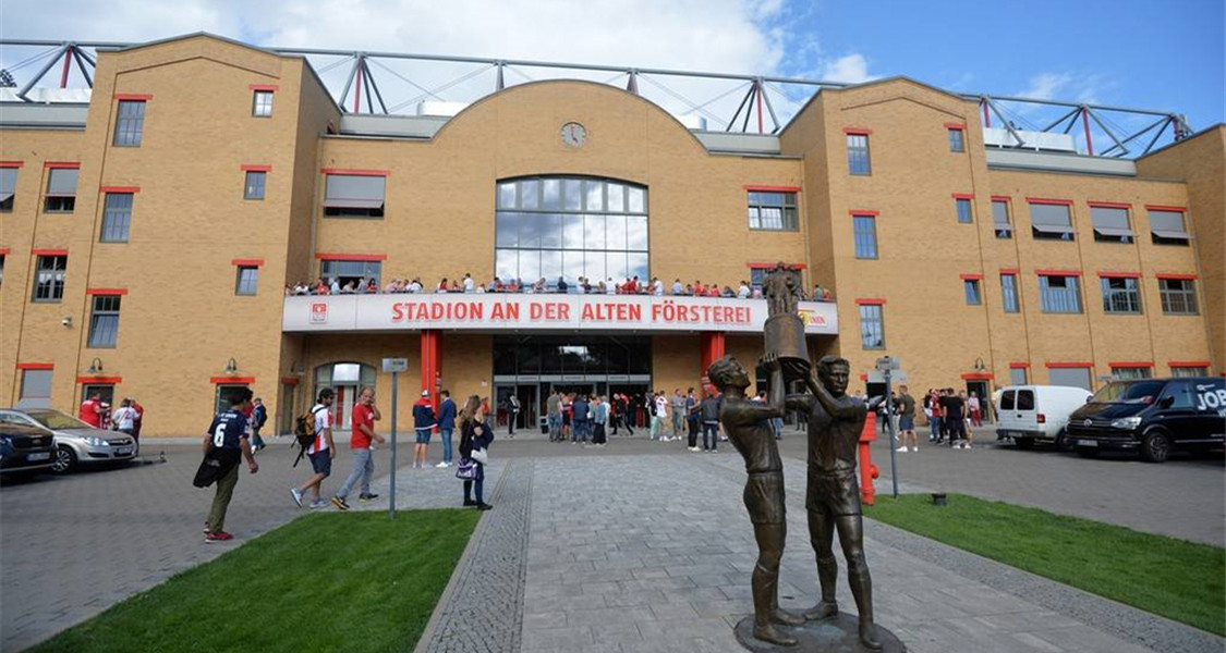 足球大师克罗斯的资料,德国足球名将克罗斯