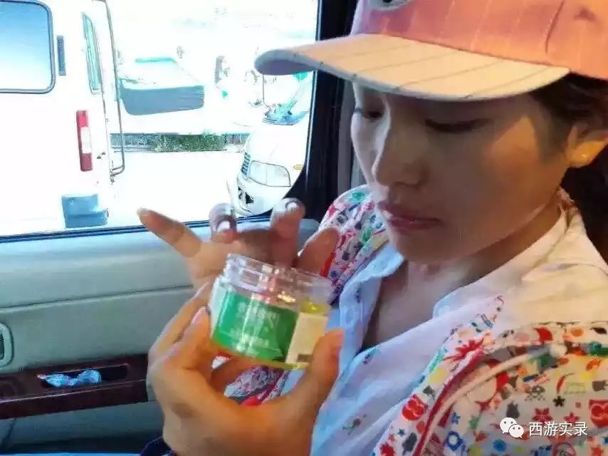 这女孩看到俄罗斯帅哥搭车，逼我停车，否则跳车