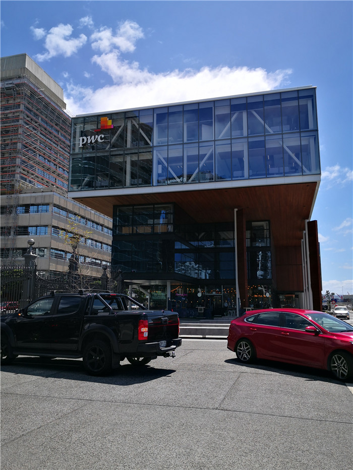 新西兰总理府前吃素食