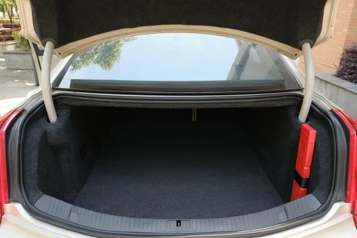 二手凯迪拉克xts和君越哪个值得买,二手凯迪拉克xts推荐买什么配置