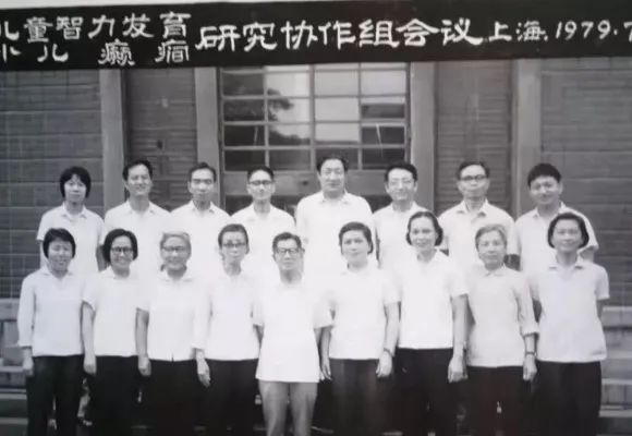 宝宝手臂用不上劲是什么情况,宝宝手臂不光滑怎么回事