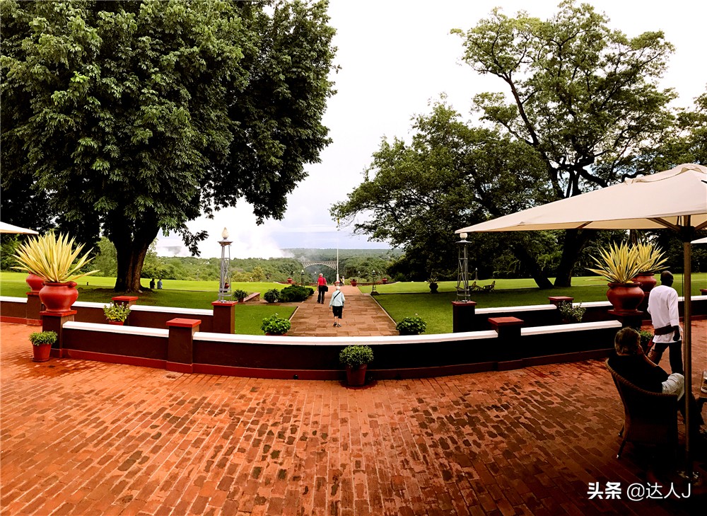 #全民热遗#小天独家，你敢不敢在这个瀑布上洗澡？