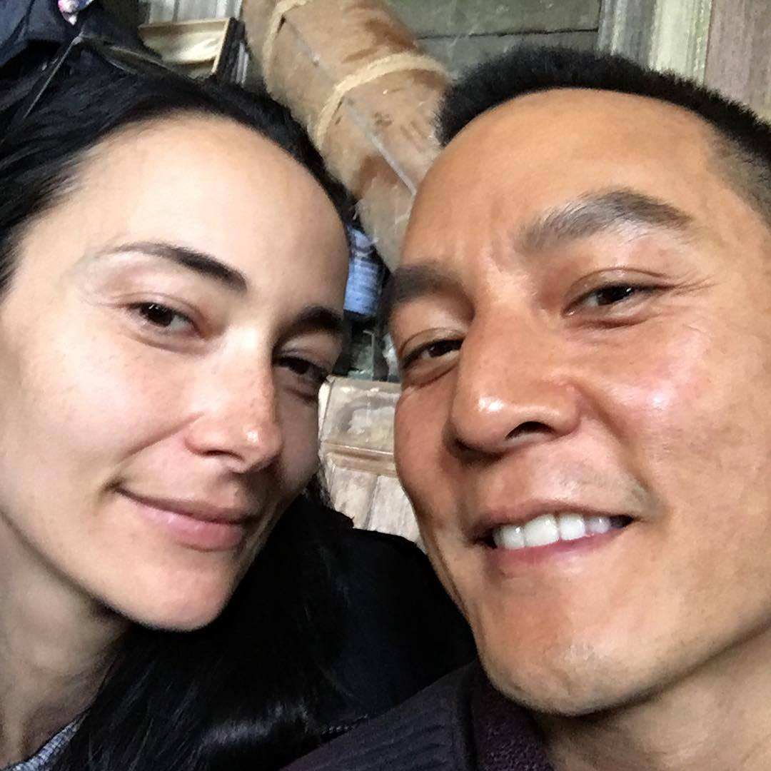 九旬老妇被掌掴并点火，吴彦祖悬赏十万追凶，高素质男神养成记